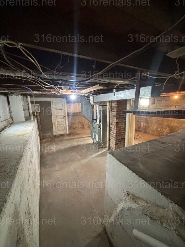 Foto del edificio - 2 bedroom 1 bath available NOW!