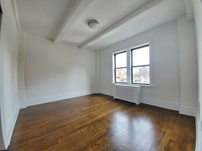 Building Photo - 25 W 68th St