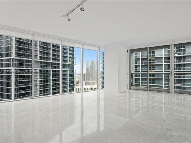 Foto del edificio - 495 Brickell Ave