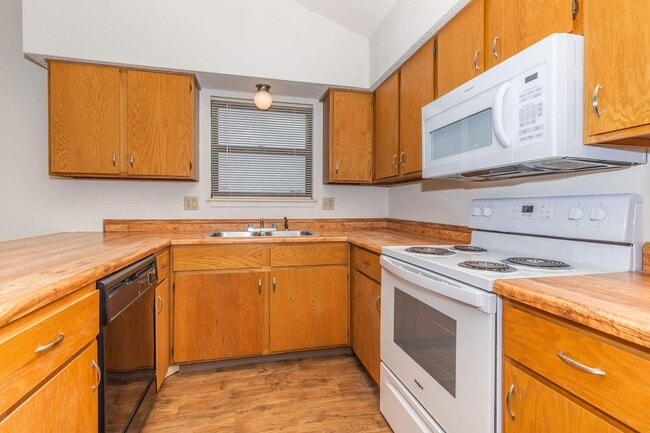 Building Photo - Ramsgate Apartments and Townhomes