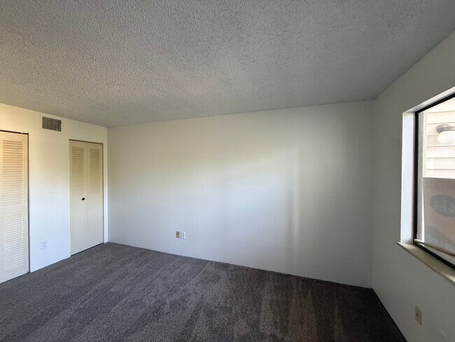 Foto del edificio - 1705 Heatheridge Rd