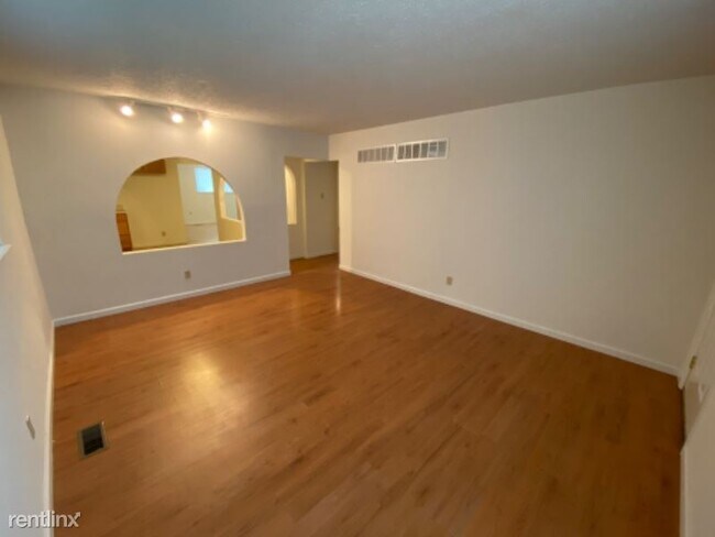 Building Photo - 2 br, 1 bath House - 2168 Tenbrook Rd