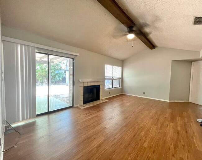Building Photo - 3 Bedroom  2 Bath 1 Story Home!