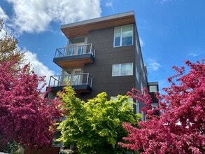 Building Photo - 2351 Franklin Ave E