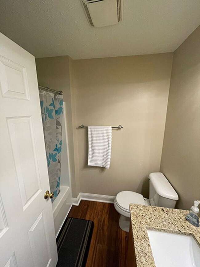 Foto del edificio - Multi Family House 3 Bedroom and 2 Bath