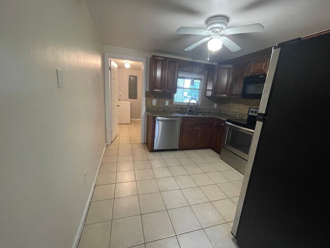 Building Photo - Coleman Place Duplex Quick Possession