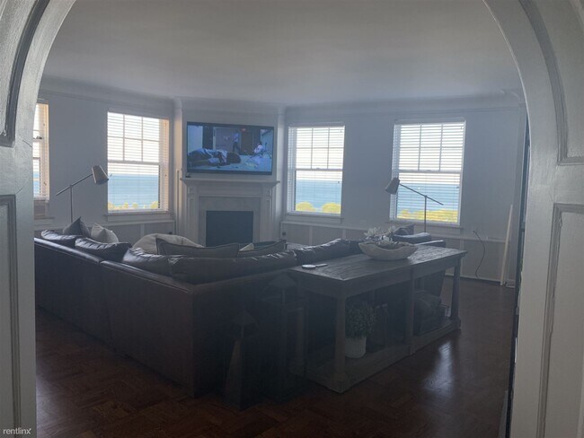 Foto del edificio - 3270 N Lake Shore Dr