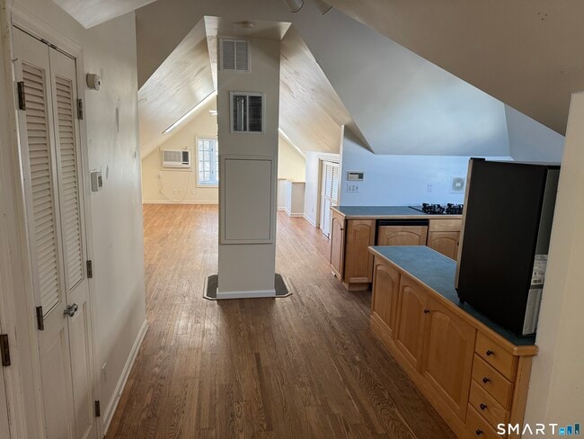 Foto del edificio - 546 W Taft Ave