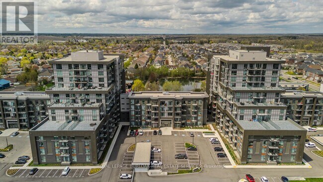 Photo du bâtiment - 460-460 Dundas St E