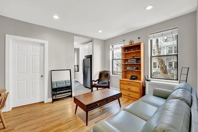 Sala de estar - 3315 Pleasant Ave