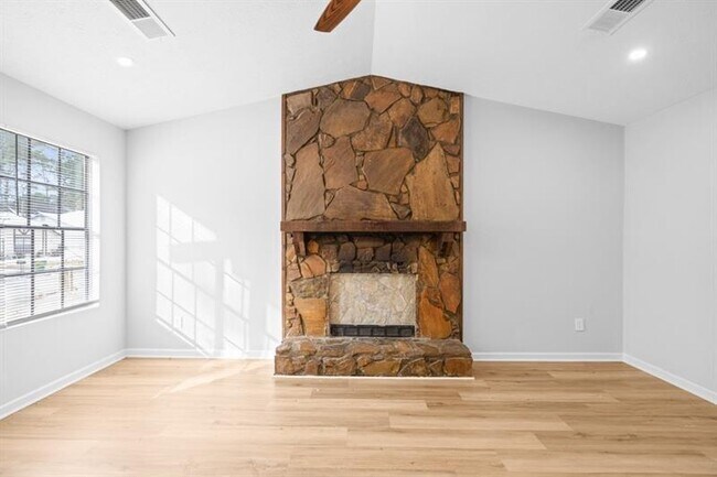 Foto del edificio - 6300 Creekford Dr
