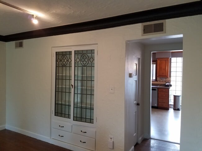 Building Photo - 202 N Highland Ave