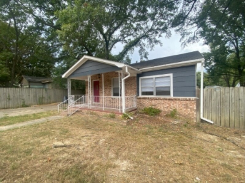 Primary Photo - 103 Roosevelt Rd
