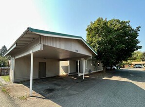 Building Photo - 1300 N Brooklane St