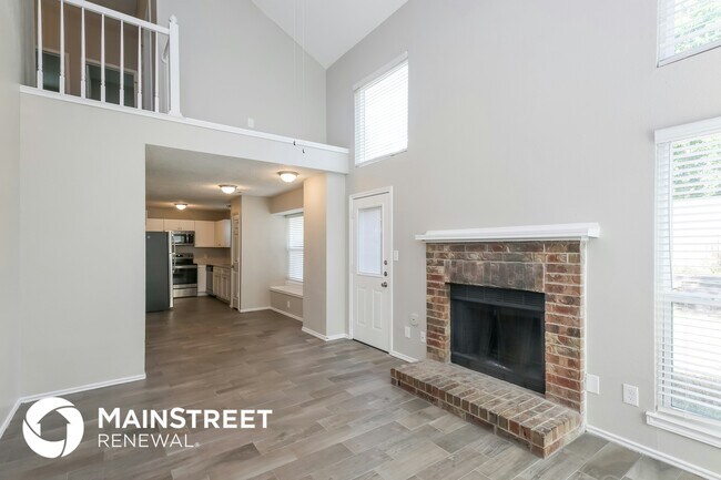 Building Photo - 213 Vines Dr