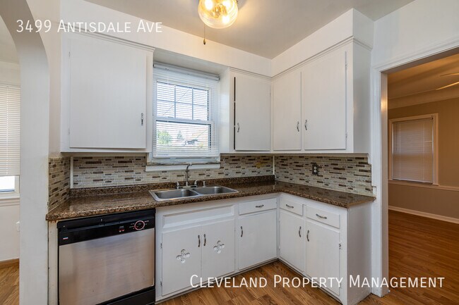 Foto del edificio - Beautiful Brick Cleveland Hts Home