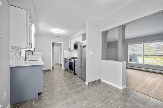 Building Photo - 2434 Parcells Cir