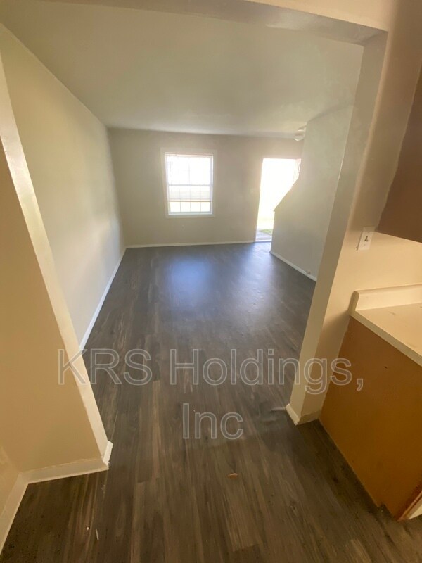Building Photo - 708 e 18th