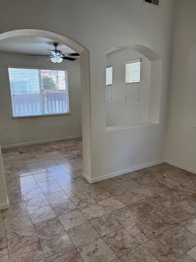 Foto del edificio - Beautiful 3 Bed, 2.5 Bath Green Valley Sin...