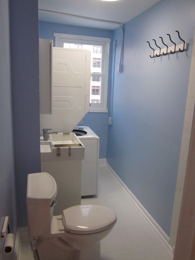 Building Photo - 106 E Preston St