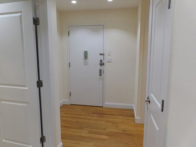Foto del edificio - 1492 E 12th St