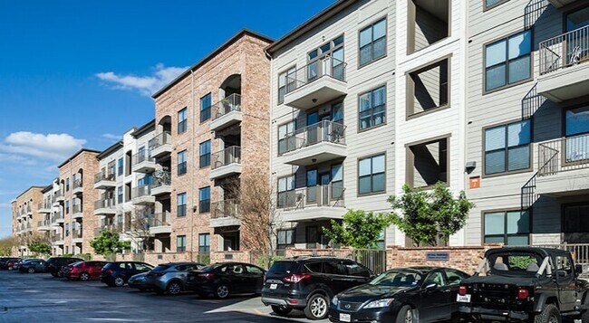 Foto del edificio - Sleek 2-Bedroom Rentals: Modern Comforts, ...