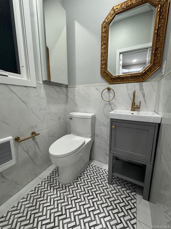 Foto del edificio - 588 W Broadway