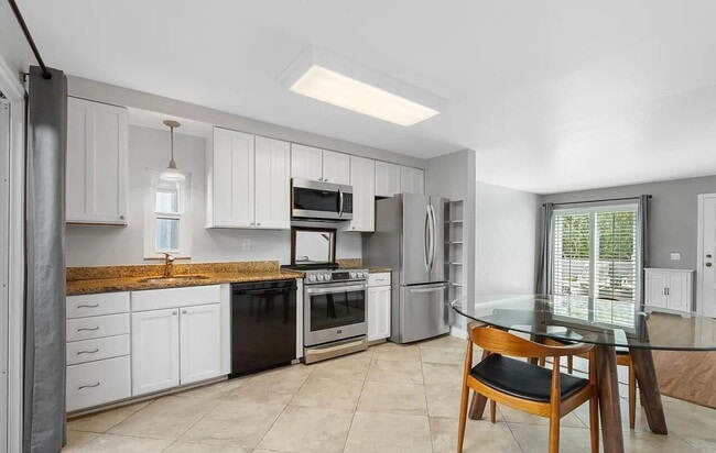 Building Photo - Beautifully Maintained Rental Unit Available