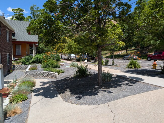 Foto del edificio - 651 N 200 W