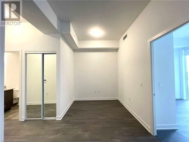 Building Photo - 4675 Metcalfe Ave