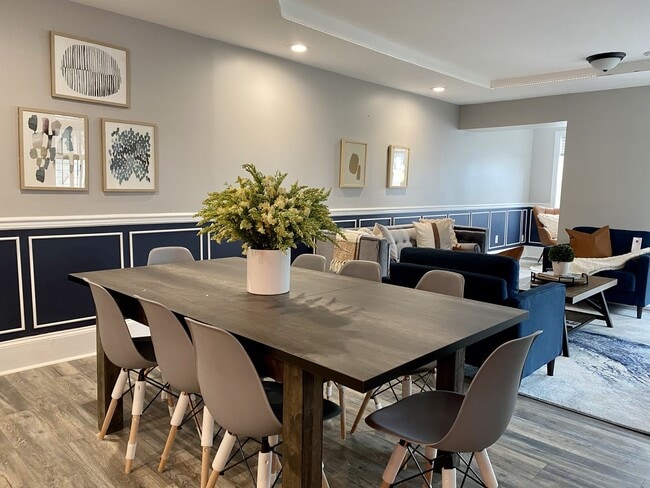 Photo - 712 N West St Apartment