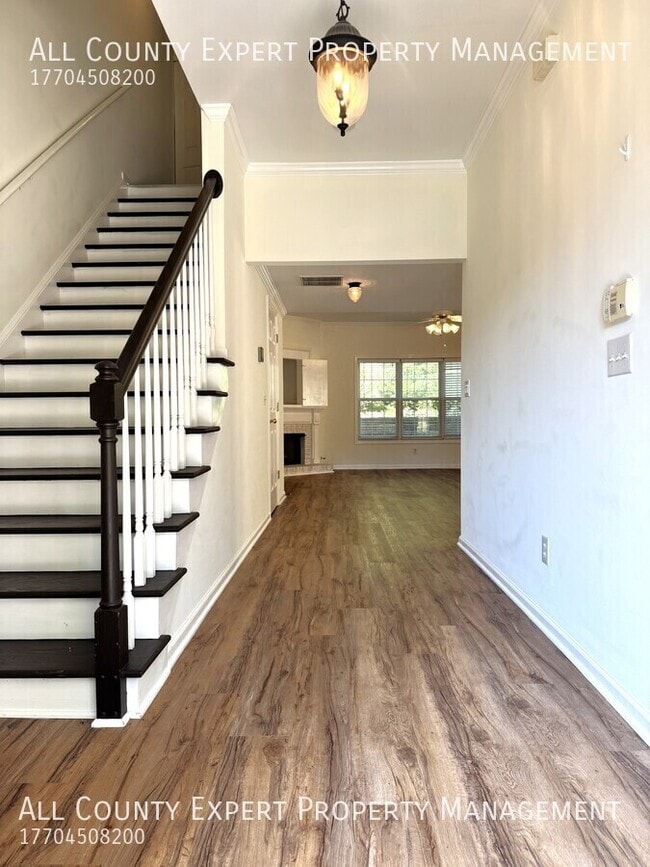 Foto del edificio - 2075 Pine Tree Dr