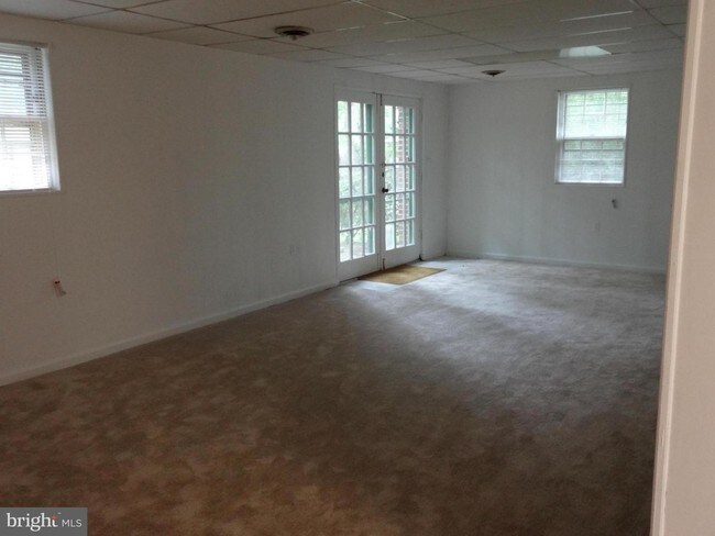 Building Photo - 4300 Willow Woods Dr