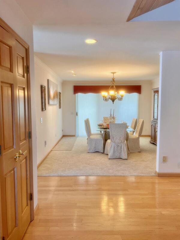 Building Photo - 18610 Jayhawk Dr
