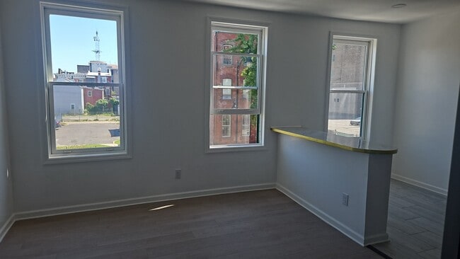 Building Photo - 246 E Hanover St