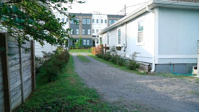 Building Photo - 112 Lucile St