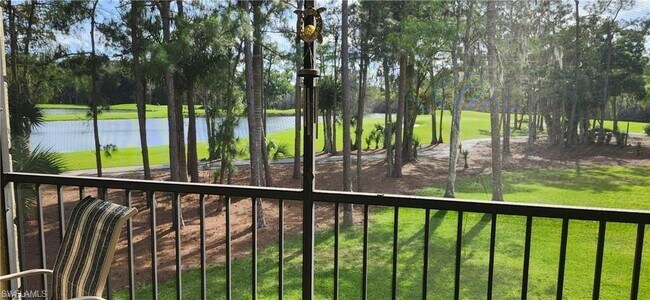 Building Photo - 221 Fox Glen Dr