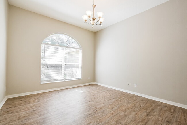 Foto del edificio - 471 Shady Creek Ln