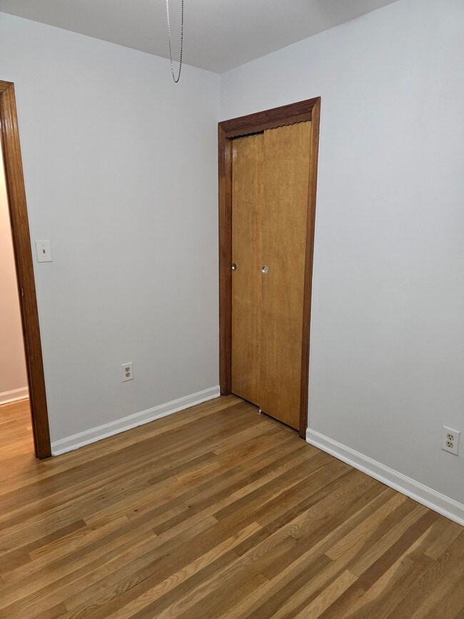 Building Photo - 110 Elm St