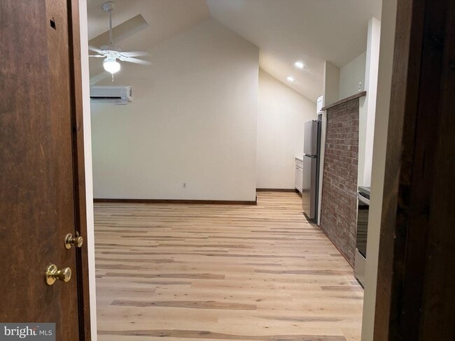 Building Photo - 1600 Sunset Ln