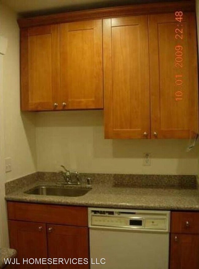 Building Photo - 4744 9th Ave NE
