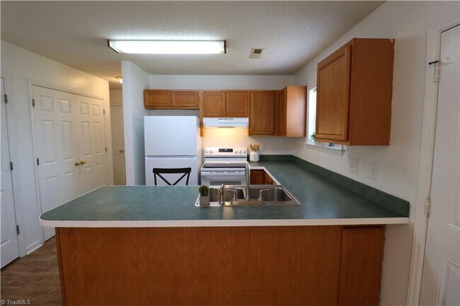 Building Photo - 2502 Bethabara Rd