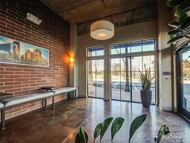 Foto del edificio - 626 N Graham St