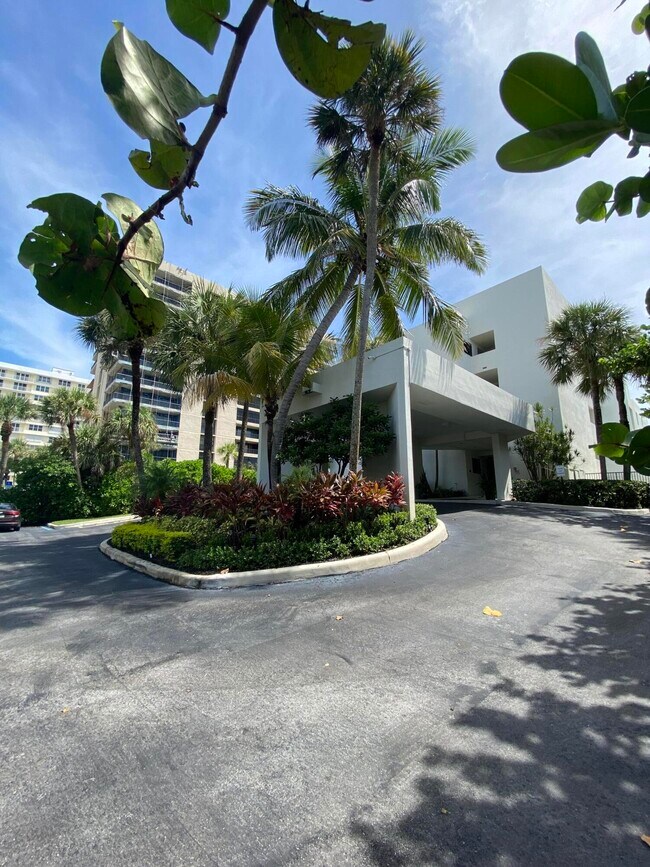 Building Photo - 420 Celestial Way