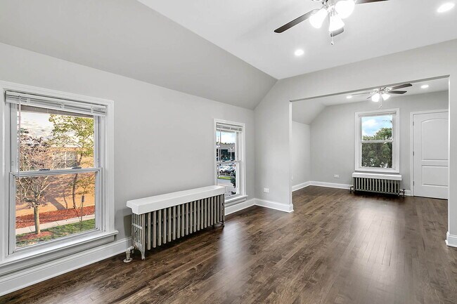 Foto del edificio - 1108 Des Plaines Ave