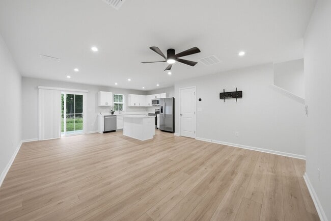 Building Photo - Modern 3 Bed 2.5 Bath Townhome in Bear Park Community