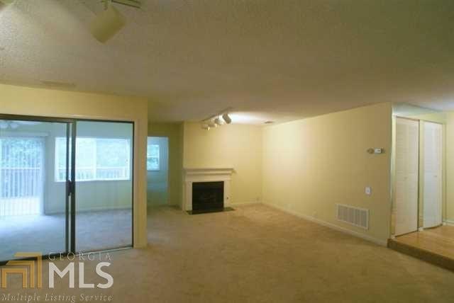 Building Photo - 14 Dunwoody Springs Dr