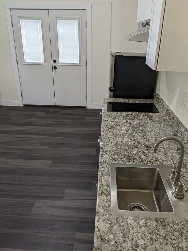 Foto del edificio - 505 W C St