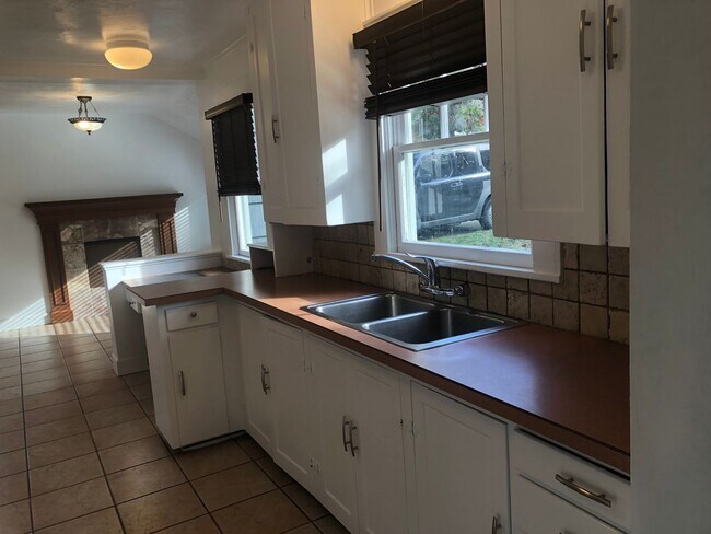 Foto del edificio - Cute 2 bedroom 1 bathroom farm house!