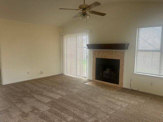 Foto del edificio - 1611 Mona Dr